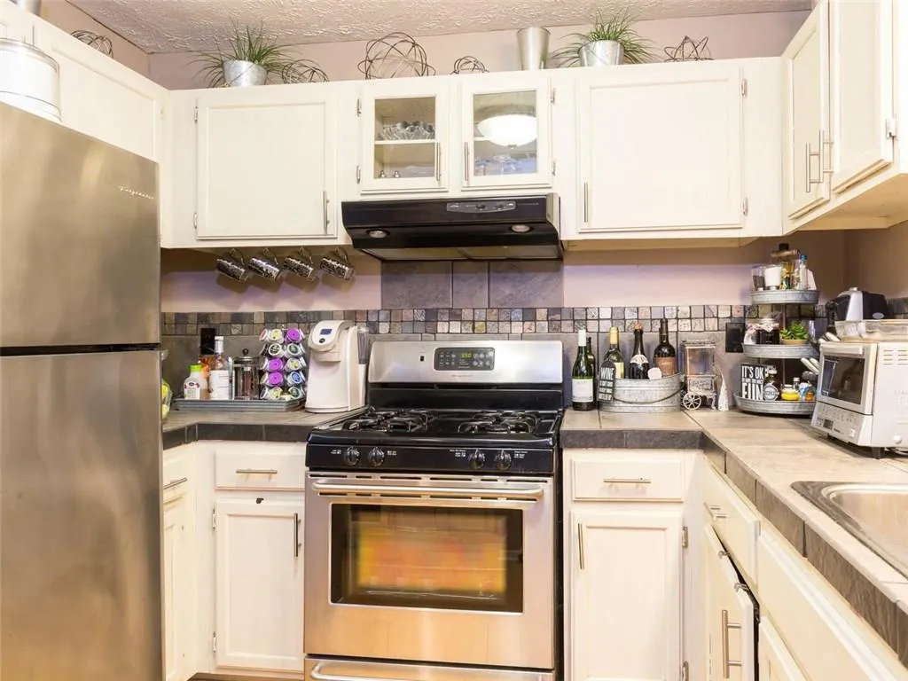 6806 Glenridge Drive Unit C, Atlanta, Georgia 30328, 2 Bedrooms Bedrooms, ,2 BathroomsBathrooms,Residential,Sold,6806 Glenridge Drive Unit C,6014378