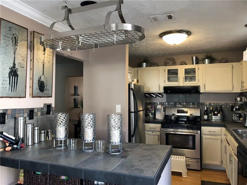 6806 Glenridge Drive Unit C, Atlanta, Georgia 30328, 2 Bedrooms Bedrooms, ,2 BathroomsBathrooms,Residential,Sold,6806 Glenridge Drive Unit C,6014378