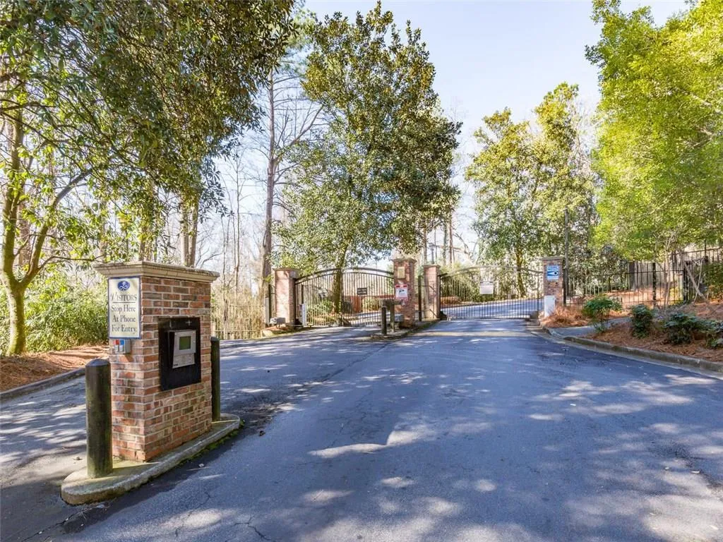 6806 Glenridge Drive Unit C, Atlanta, Georgia 30328, 2 Bedrooms Bedrooms, ,2 BathroomsBathrooms,Residential,Sold,6806 Glenridge Drive Unit C,6014378