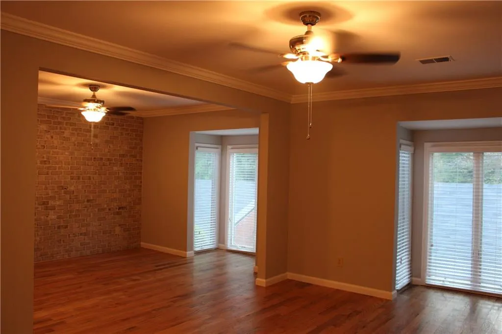 18 Willow Glen Ne Unit 18, Atlanta, Georgia 30342, 4 Bedrooms Bedrooms, ,3 BathroomsBathrooms,Residential,Sold,18 Willow Glen Ne Unit 18,5669993