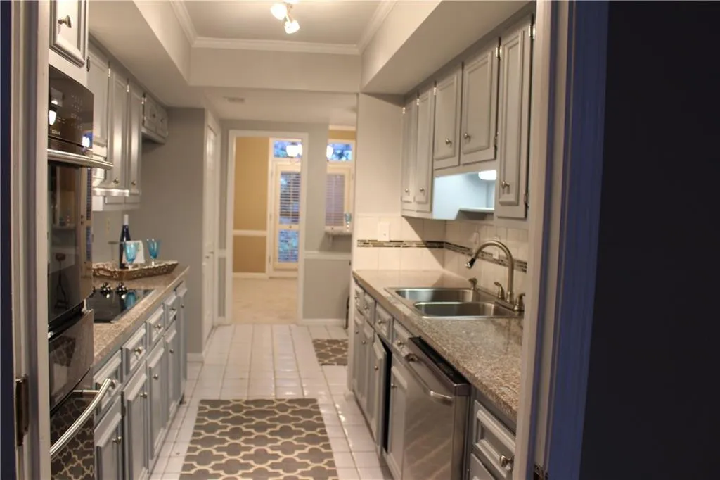 18 Willow Glen Ne Unit 18, Atlanta, Georgia 30342, 4 Bedrooms Bedrooms, ,3 BathroomsBathrooms,Residential,Sold,18 Willow Glen Ne Unit 18,5669993