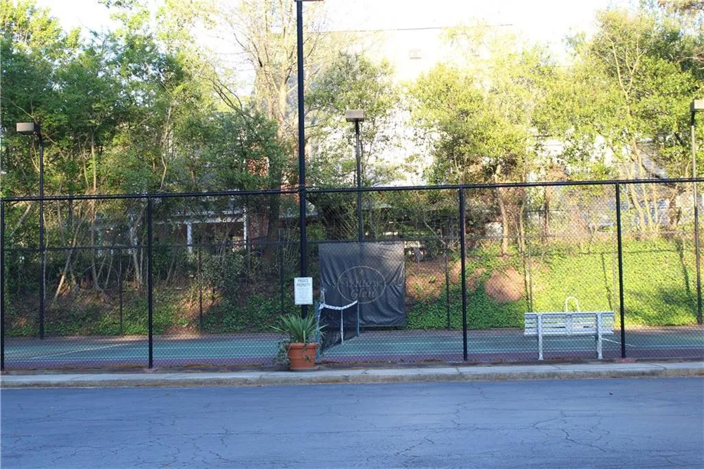 18 Willow Glen Ne Unit 18, Atlanta, Georgia 30342, 4 Bedrooms Bedrooms, ,3 BathroomsBathrooms,Residential,Sold,18 Willow Glen Ne Unit 18,5669993