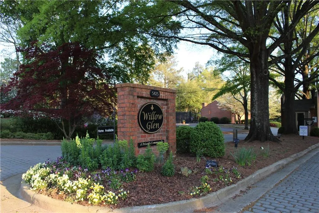 18 Willow Glen Ne Unit 18, Atlanta, Georgia 30342, 4 Bedrooms Bedrooms, ,3 BathroomsBathrooms,Residential,Sold,18 Willow Glen Ne Unit 18,5669993