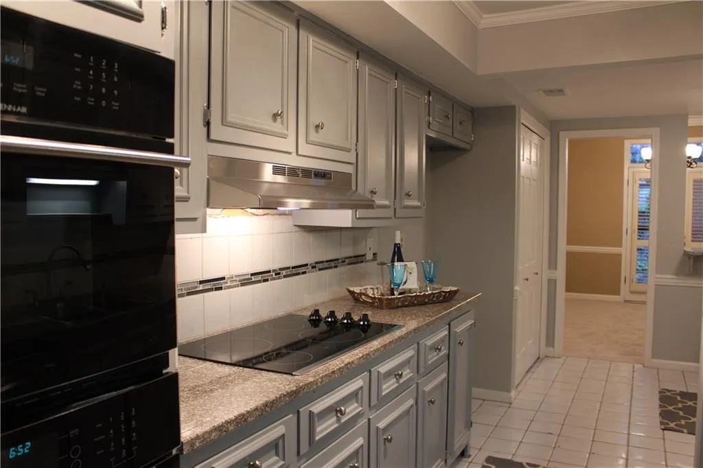 18 Willow Glen Ne Unit 18, Atlanta, Georgia 30342, 4 Bedrooms Bedrooms, ,3 BathroomsBathrooms,Residential,Sold,18 Willow Glen Ne Unit 18,5669993