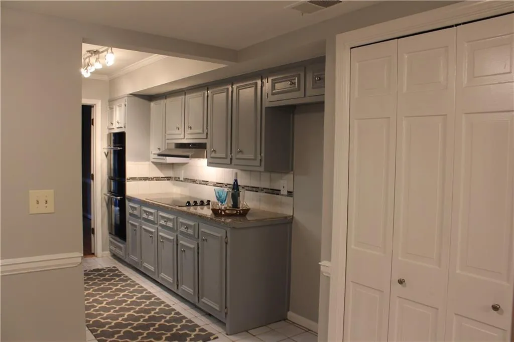 18 Willow Glen Ne Unit 18, Atlanta, Georgia 30342, 4 Bedrooms Bedrooms, ,3 BathroomsBathrooms,Residential,Sold,18 Willow Glen Ne Unit 18,5669993