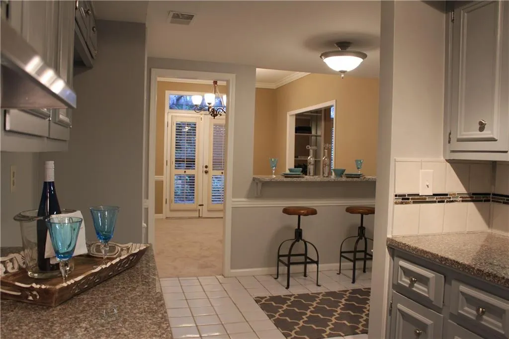 18 Willow Glen Ne Unit 18, Atlanta, Georgia 30342, 4 Bedrooms Bedrooms, ,3 BathroomsBathrooms,Residential,Sold,18 Willow Glen Ne Unit 18,5669993