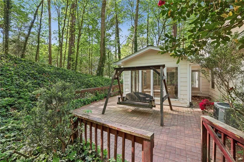 6757 Riverside Drive, Atlanta, Georgia 30328, 5 Bedrooms Bedrooms, ,4 BathroomsBathrooms,Residential,Sold,6757 Riverside Drive,7752144