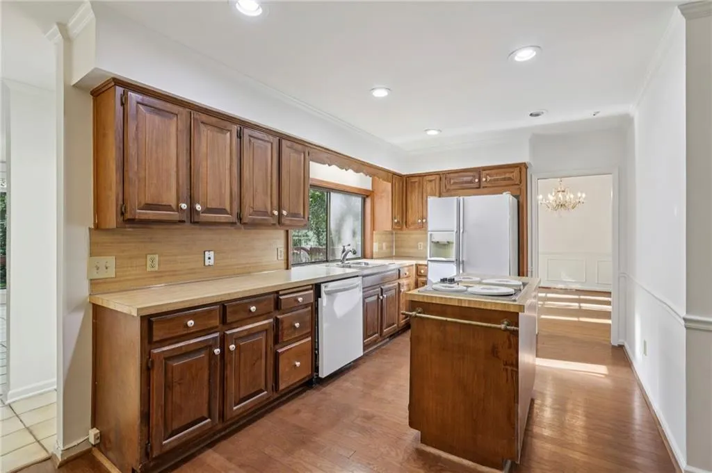 6757 Riverside Drive, Atlanta, Georgia 30328, 5 Bedrooms Bedrooms, ,4 BathroomsBathrooms,Residential,Sold,6757 Riverside Drive,7752144