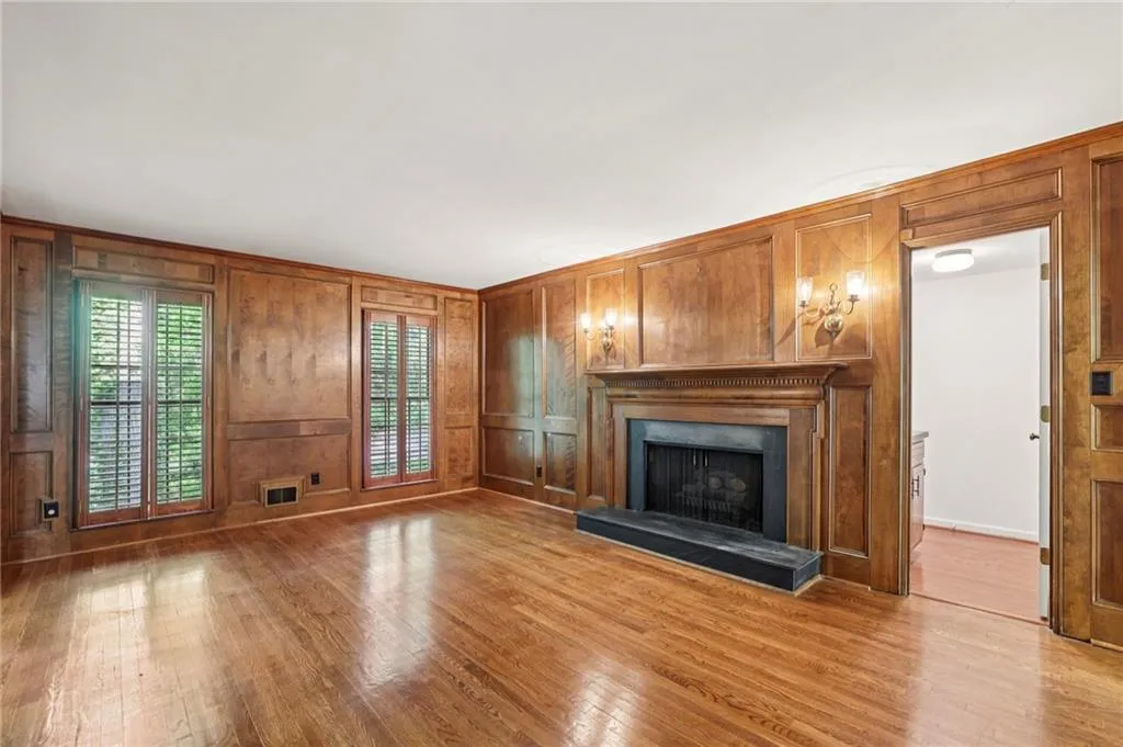 6757 Riverside Drive, Atlanta, Georgia 30328, 5 Bedrooms Bedrooms, ,4 BathroomsBathrooms,Residential,Sold,6757 Riverside Drive,7752144