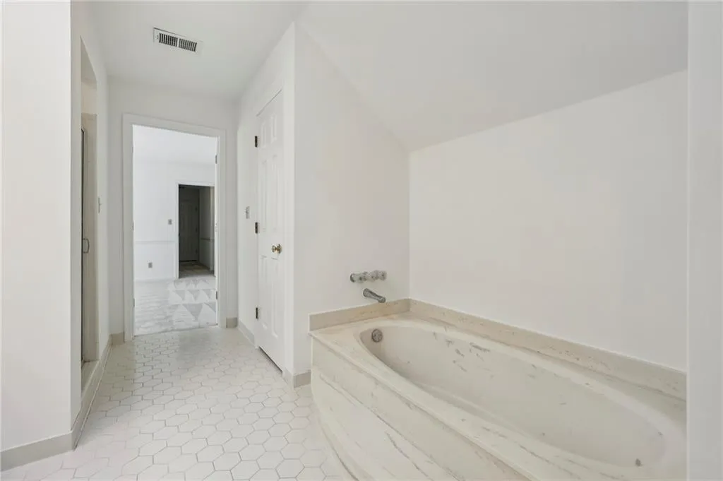 6757 Riverside Drive, Atlanta, Georgia 30328, 5 Bedrooms Bedrooms, ,4 BathroomsBathrooms,Residential,Sold,6757 Riverside Drive,7752144