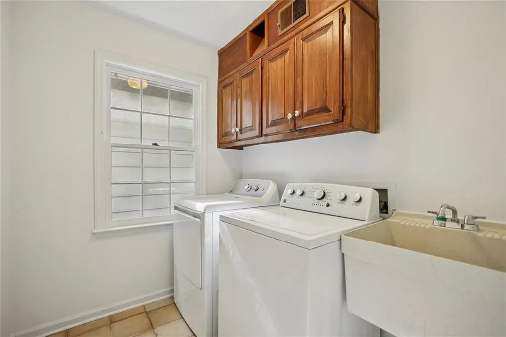 6757 Riverside Drive, Atlanta, Georgia 30328, 5 Bedrooms Bedrooms, ,4 BathroomsBathrooms,Residential,Sold,6757 Riverside Drive,7752144