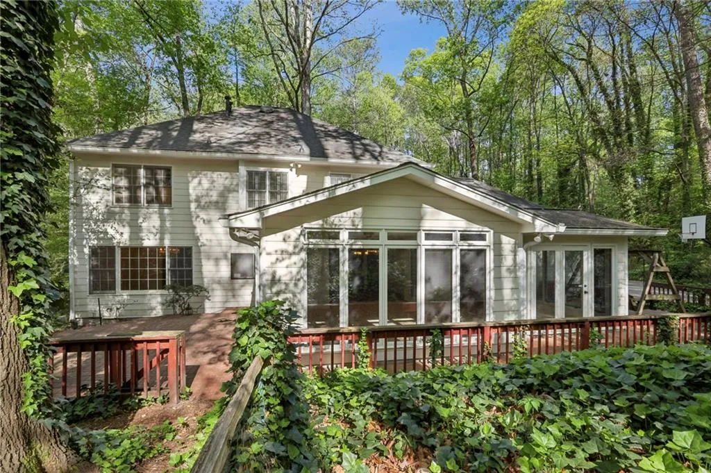 6757 Riverside Drive, Atlanta, Georgia 30328, 5 Bedrooms Bedrooms, ,4 BathroomsBathrooms,Residential,Sold,6757 Riverside Drive,7752144
