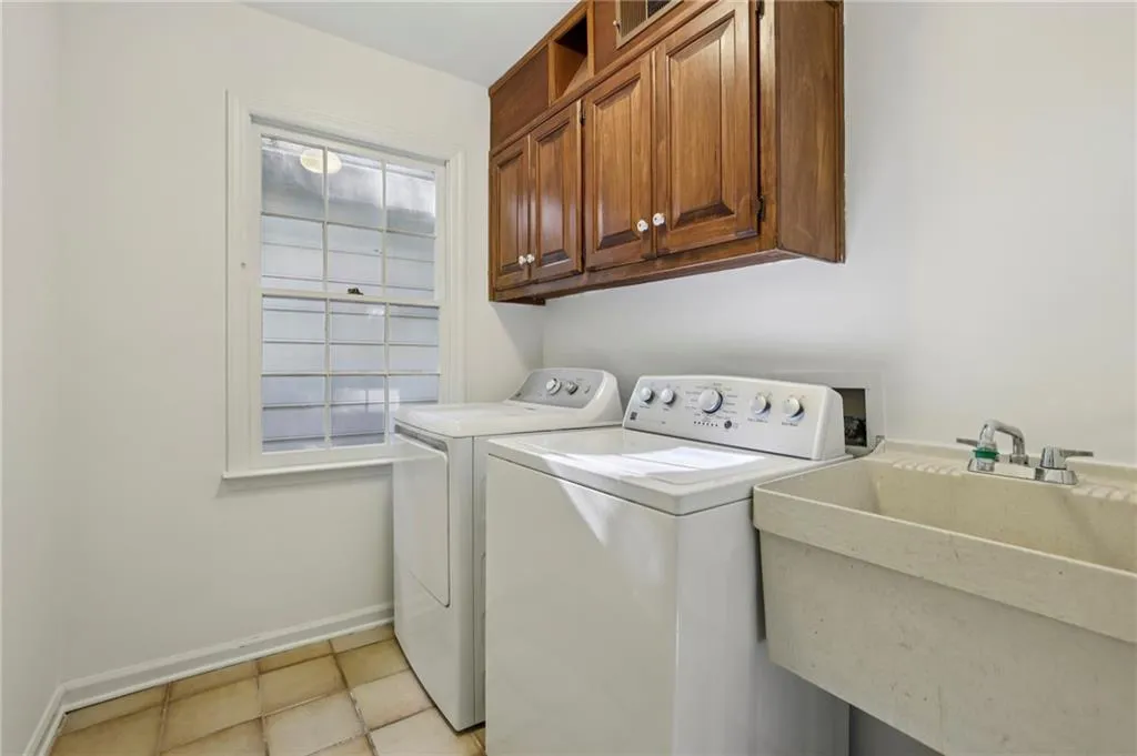 6757 Riverside Drive, Atlanta, Georgia 30328, 5 Bedrooms Bedrooms, ,4 BathroomsBathrooms,Residential,Sold,6757 Riverside Drive,7752144