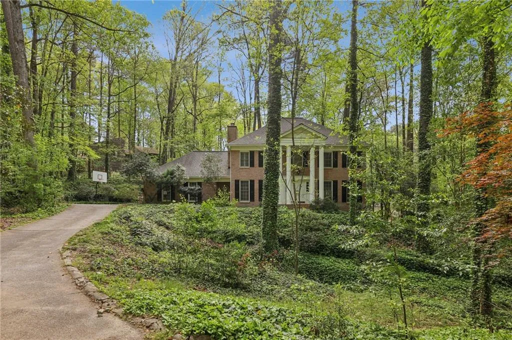 6757 Riverside Drive, Atlanta, Georgia 30328, 5 Bedrooms Bedrooms, ,4 BathroomsBathrooms,Residential,Sold,6757 Riverside Drive,7752144