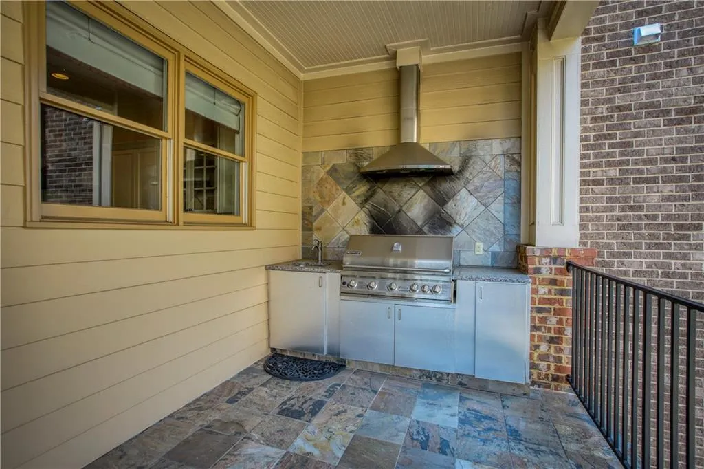 6039 City Walk Lane, Atlanta, Georgia 30328, 3 Bedrooms Bedrooms, ,3 BathroomsBathrooms,Residential,Sold,6039 City Walk Lane,6560081