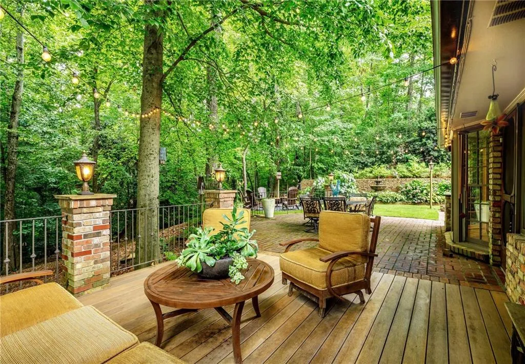 6165 River Shore Parkway, Sandy Springs, Georgia 30328, 4 Bedrooms Bedrooms, ,3 BathroomsBathrooms,Residential,Sold,6165 River Shore Parkway,6914454