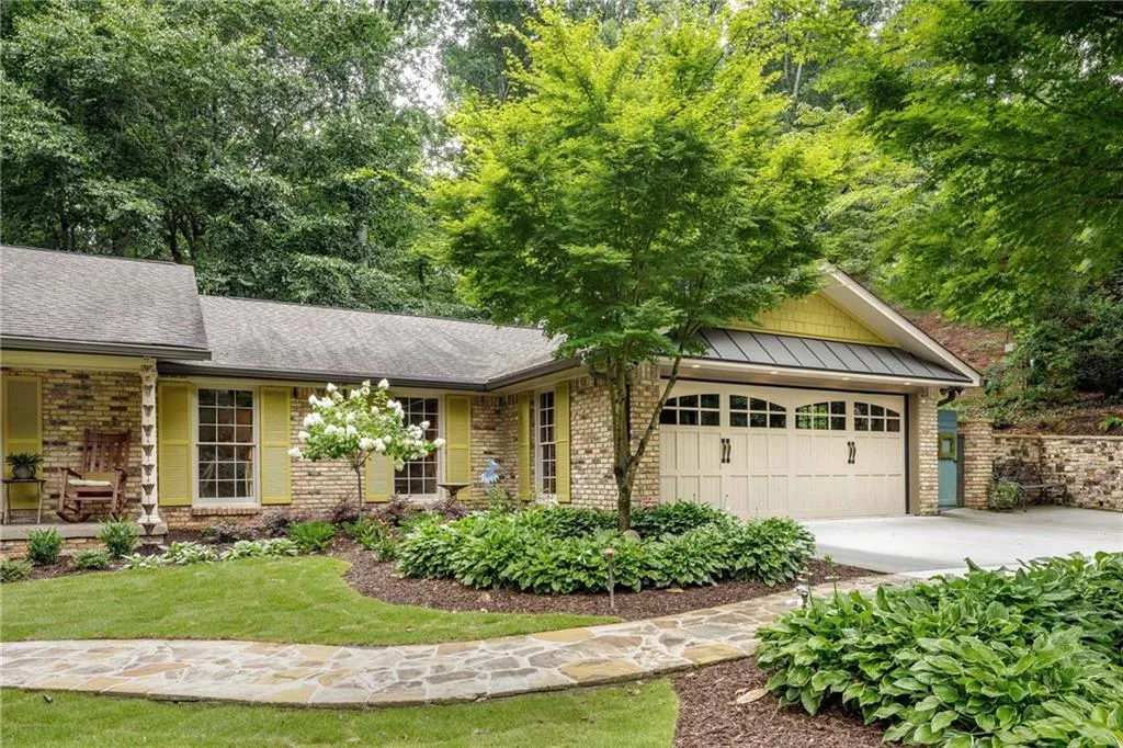 6165 River Shore Parkway, Sandy Springs, Georgia 30328, 4 Bedrooms Bedrooms, ,3 BathroomsBathrooms,Residential,Sold,6165 River Shore Parkway,6914454