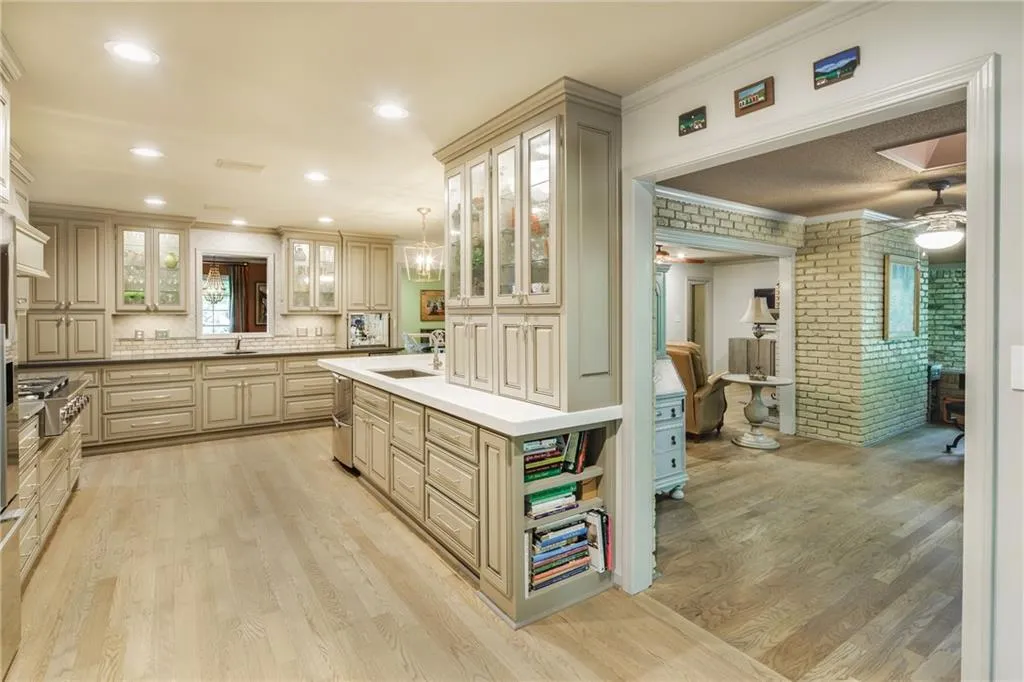 6165 River Shore Parkway, Sandy Springs, Georgia 30328, 4 Bedrooms Bedrooms, ,3 BathroomsBathrooms,Residential,Sold,6165 River Shore Parkway,6914454