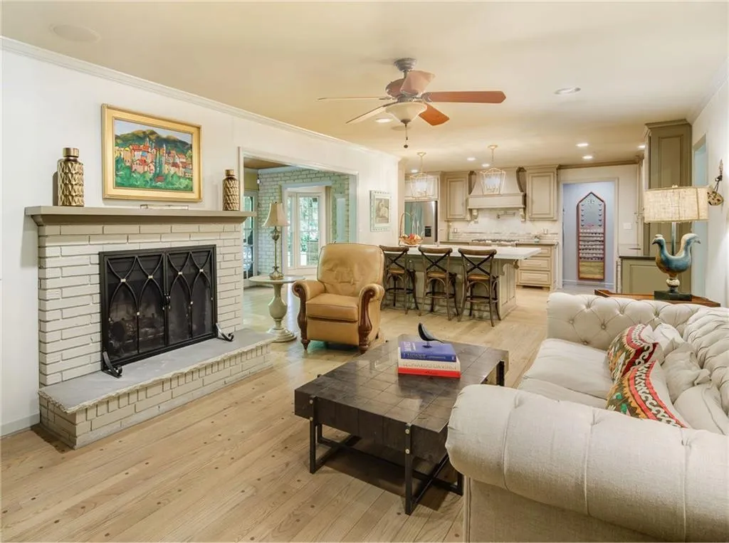 6165 River Shore Parkway, Sandy Springs, Georgia 30328, 4 Bedrooms Bedrooms, ,3 BathroomsBathrooms,Residential,Sold,6165 River Shore Parkway,6914454