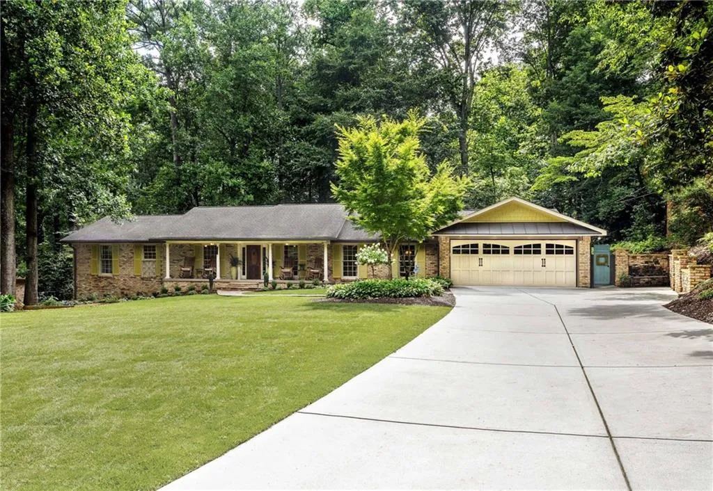 6165 River Shore Parkway, Sandy Springs, Georgia 30328, 4 Bedrooms Bedrooms, ,3 BathroomsBathrooms,Residential,Sold,6165 River Shore Parkway,6914454