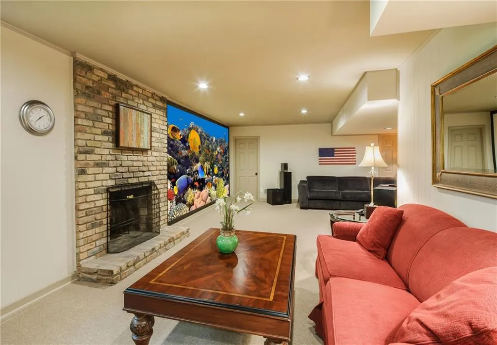 6165 River Shore Parkway, Sandy Springs, Georgia 30328, 4 Bedrooms Bedrooms, ,3 BathroomsBathrooms,Residential,Sold,6165 River Shore Parkway,6914454