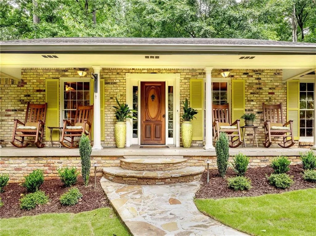 6165 River Shore Parkway, Sandy Springs, Georgia 30328, 4 Bedrooms Bedrooms, ,3 BathroomsBathrooms,Residential,Sold,6165 River Shore Parkway,6914454