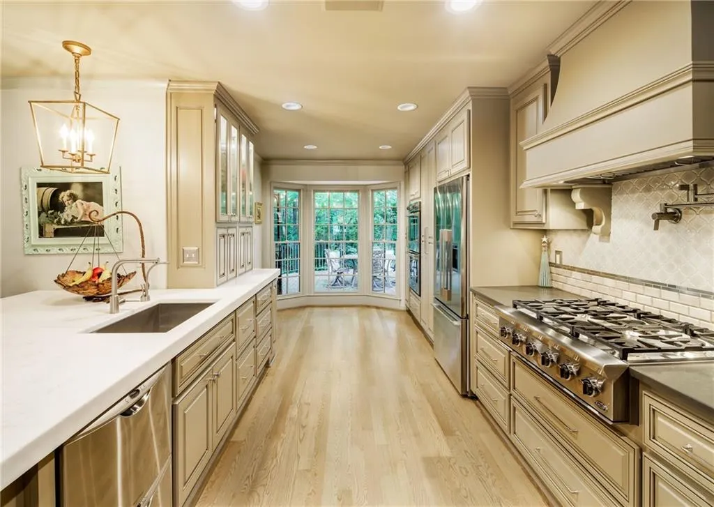 6165 River Shore Parkway, Sandy Springs, Georgia 30328, 4 Bedrooms Bedrooms, ,3 BathroomsBathrooms,Residential,Sold,6165 River Shore Parkway,6914454