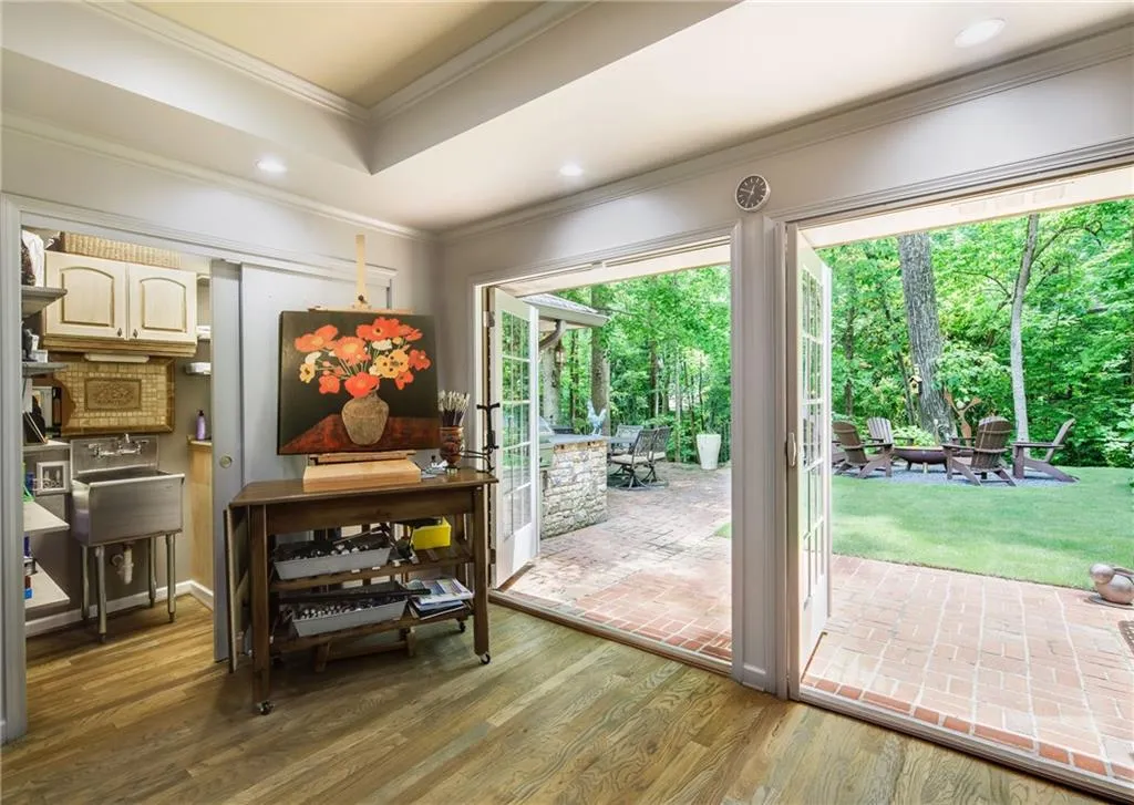 6165 River Shore Parkway, Sandy Springs, Georgia 30328, 4 Bedrooms Bedrooms, ,3 BathroomsBathrooms,Residential,Sold,6165 River Shore Parkway,6914454
