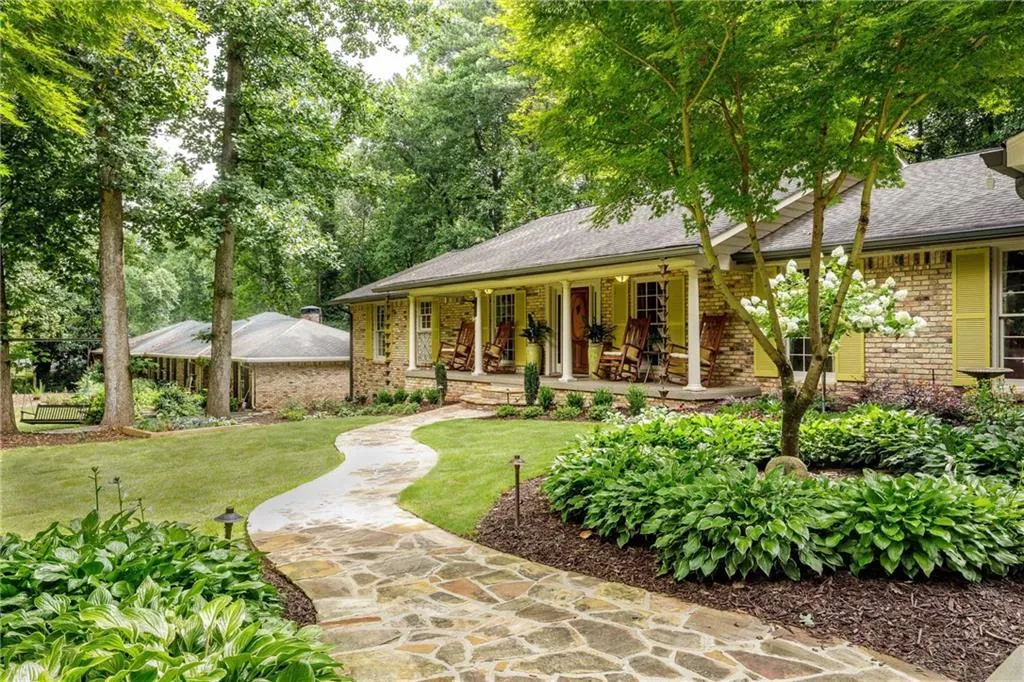 6165 River Shore Parkway, Sandy Springs, Georgia 30328, 4 Bedrooms Bedrooms, ,3 BathroomsBathrooms,Residential,Sold,6165 River Shore Parkway,6914454