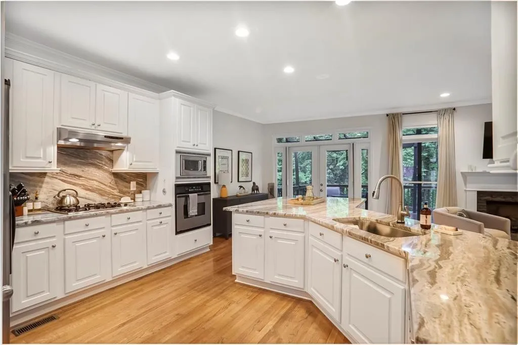7249 Village Creek Trace, Atlanta, Georgia 30328, 4 Bedrooms Bedrooms, ,3 BathroomsBathrooms,Residential,For Sale,7249 Village Creek Trace,7576322