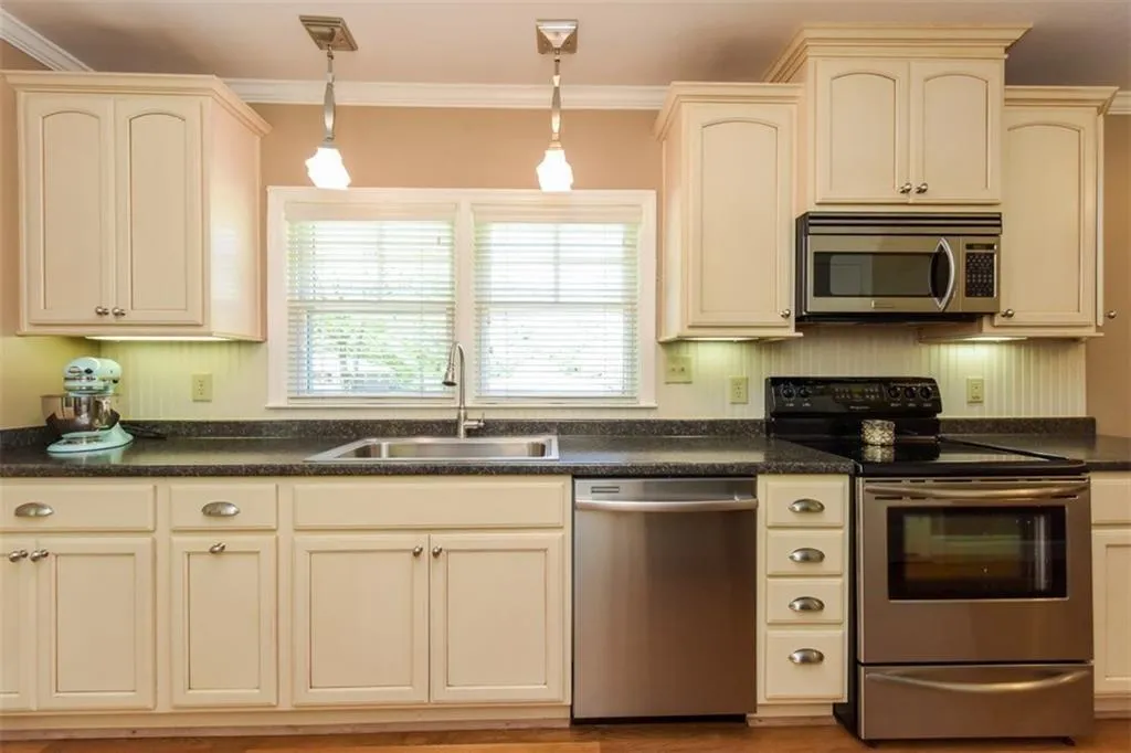462 Hilderbrand Drive, Sandy Springs, Georgia 30328, 3 Bedrooms Bedrooms, ,2 BathroomsBathrooms,Residential,Sold,462 Hilderbrand Drive,6112475