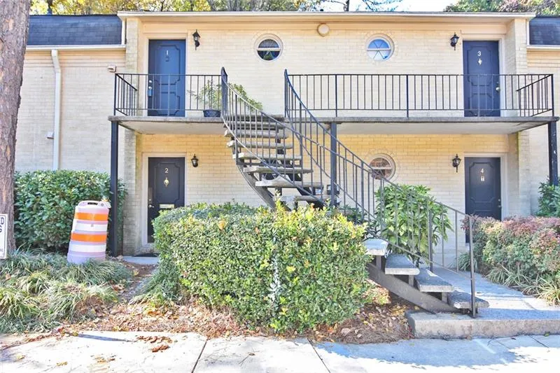 5400 Roswell Road Unit F1, Sandy Springs, Georgia 30342, 1 Bedroom Bedrooms, ,1 BathroomBathrooms,Residential,Sold,5400 Roswell Road Unit F1,6645094