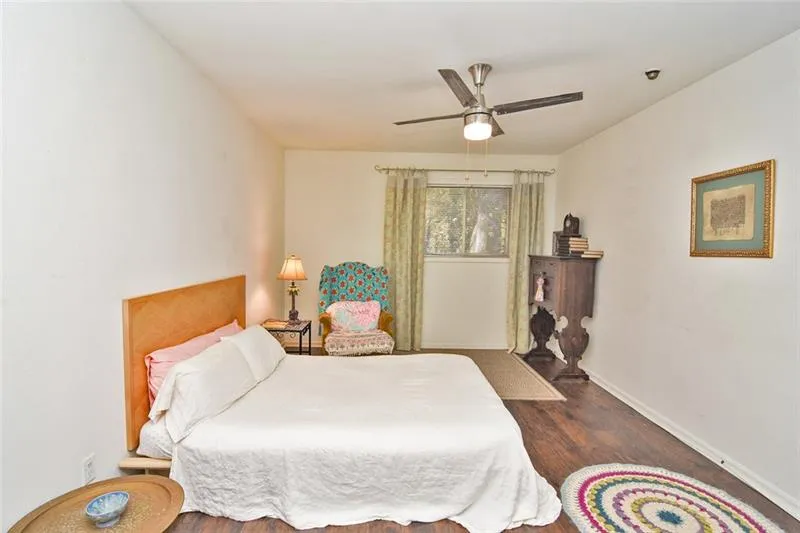 5400 Roswell Road Unit F1, Sandy Springs, Georgia 30342, 1 Bedroom Bedrooms, ,1 BathroomBathrooms,Residential,Sold,5400 Roswell Road Unit F1,6645094