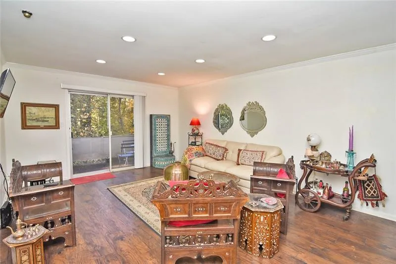 5400 Roswell Road Unit F1, Sandy Springs, Georgia 30342, 1 Bedroom Bedrooms, ,1 BathroomBathrooms,Residential,Sold,5400 Roswell Road Unit F1,6645094