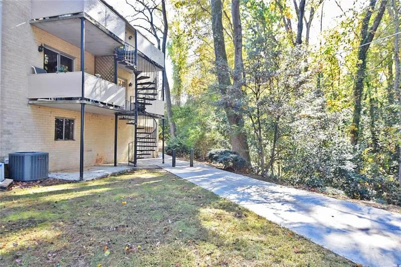 5400 Roswell Road Unit F1, Sandy Springs, Georgia 30342, 1 Bedroom Bedrooms, ,1 BathroomBathrooms,Residential,Sold,5400 Roswell Road Unit F1,6645094