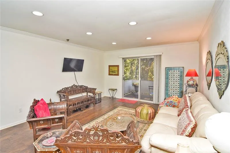 5400 Roswell Road Unit F1, Sandy Springs, Georgia 30342, 1 Bedroom Bedrooms, ,1 BathroomBathrooms,Residential,Sold,5400 Roswell Road Unit F1,6645094