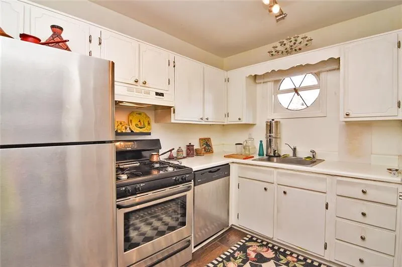 5400 Roswell Road Unit F1, Sandy Springs, Georgia 30342, 1 Bedroom Bedrooms, ,1 BathroomBathrooms,Residential,Sold,5400 Roswell Road Unit F1,6645094
