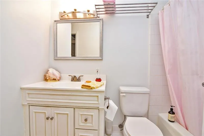 5400 Roswell Road Unit F1, Sandy Springs, Georgia 30342, 1 Bedroom Bedrooms, ,1 BathroomBathrooms,Residential,Sold,5400 Roswell Road Unit F1,6645094