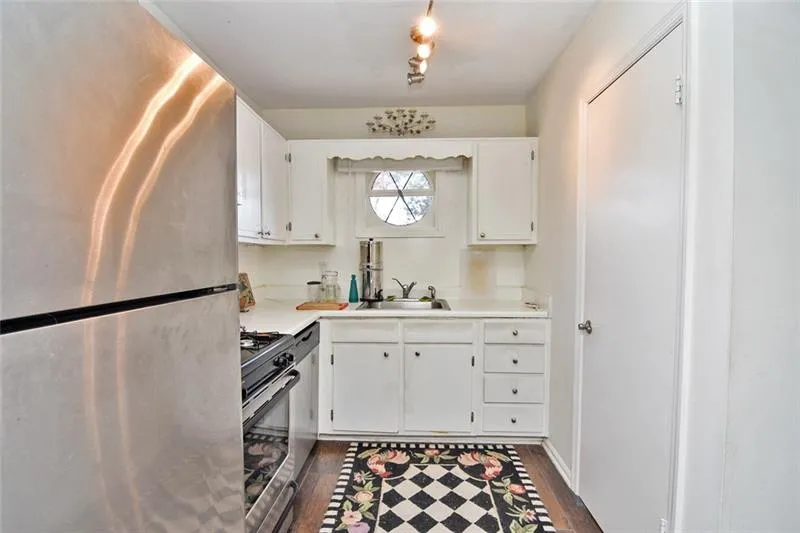 5400 Roswell Road Unit F1, Sandy Springs, Georgia 30342, 1 Bedroom Bedrooms, ,1 BathroomBathrooms,Residential,Sold,5400 Roswell Road Unit F1,6645094