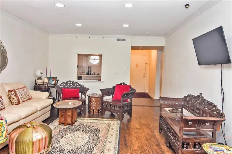 5400 Roswell Road Unit F1, Sandy Springs, Georgia 30342, 1 Bedroom Bedrooms, ,1 BathroomBathrooms,Residential,Sold,5400 Roswell Road Unit F1,6645094