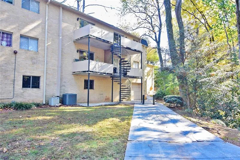 5400 Roswell Road Unit F1, Sandy Springs, Georgia 30342, 1 Bedroom Bedrooms, ,1 BathroomBathrooms,Residential,Sold,5400 Roswell Road Unit F1,6645094