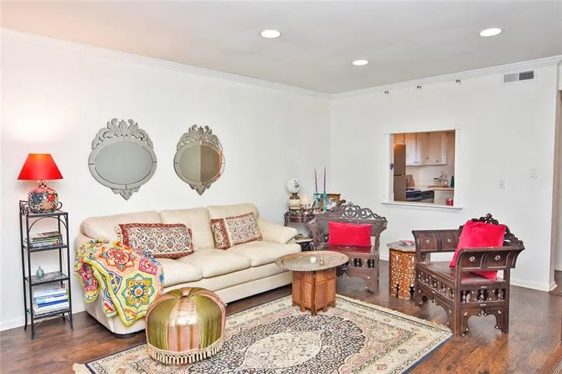 5400 Roswell Road Unit F1, Sandy Springs, Georgia 30342, 1 Bedroom Bedrooms, ,1 BathroomBathrooms,Residential,Sold,5400 Roswell Road Unit F1,6645094