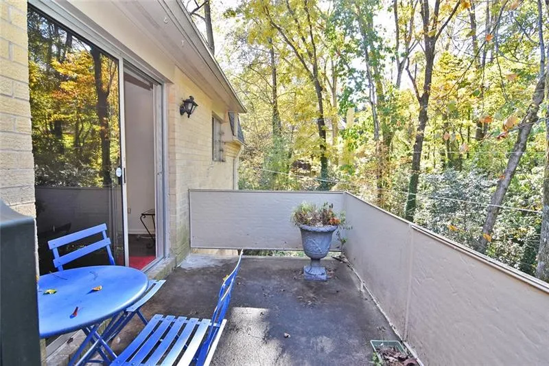 5400 Roswell Road Unit F1, Sandy Springs, Georgia 30342, 1 Bedroom Bedrooms, ,1 BathroomBathrooms,Residential,Sold,5400 Roswell Road Unit F1,6645094