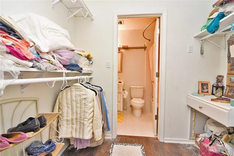 5400 Roswell Road Unit F1, Sandy Springs, Georgia 30342, 1 Bedroom Bedrooms, ,1 BathroomBathrooms,Residential,Sold,5400 Roswell Road Unit F1,6645094