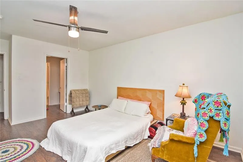 5400 Roswell Road Unit F1, Sandy Springs, Georgia 30342, 1 Bedroom Bedrooms, ,1 BathroomBathrooms,Residential,Sold,5400 Roswell Road Unit F1,6645094