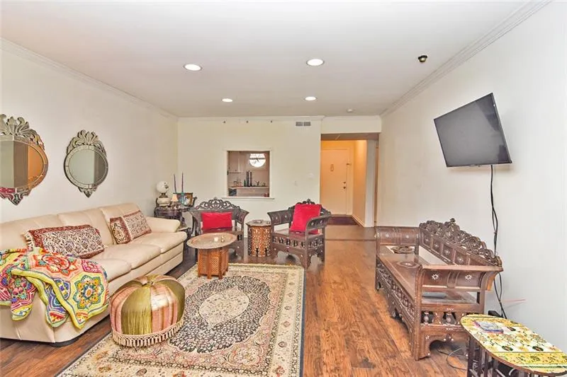 5400 Roswell Road Unit F1, Sandy Springs, Georgia 30342, 1 Bedroom Bedrooms, ,1 BathroomBathrooms,Residential,Sold,5400 Roswell Road Unit F1,6645094
