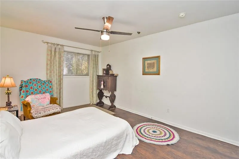 5400 Roswell Road Unit F1, Sandy Springs, Georgia 30342, 1 Bedroom Bedrooms, ,1 BathroomBathrooms,Residential,Sold,5400 Roswell Road Unit F1,6645094