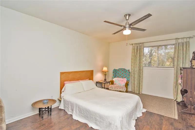 5400 Roswell Road Unit F1, Sandy Springs, Georgia 30342, 1 Bedroom Bedrooms, ,1 BathroomBathrooms,Residential,Sold,5400 Roswell Road Unit F1,6645094