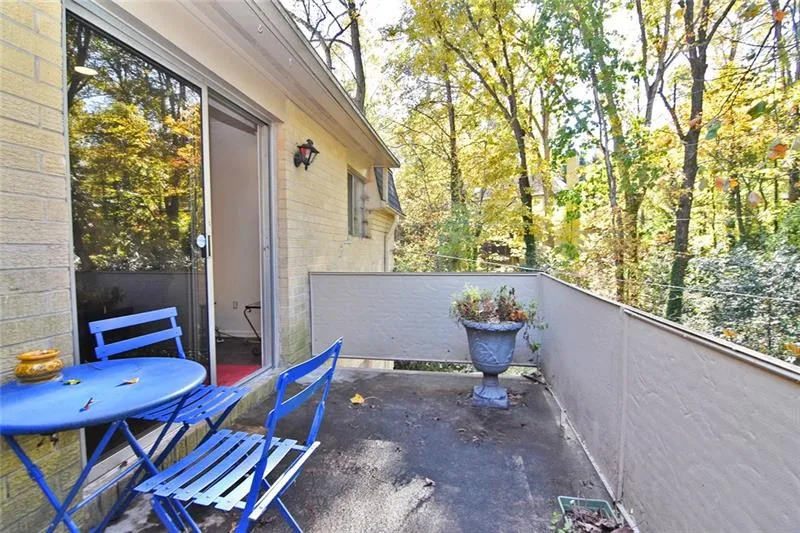 5400 Roswell Road Unit F1, Sandy Springs, Georgia 30342, 1 Bedroom Bedrooms, ,1 BathroomBathrooms,Residential,Sold,5400 Roswell Road Unit F1,6645094