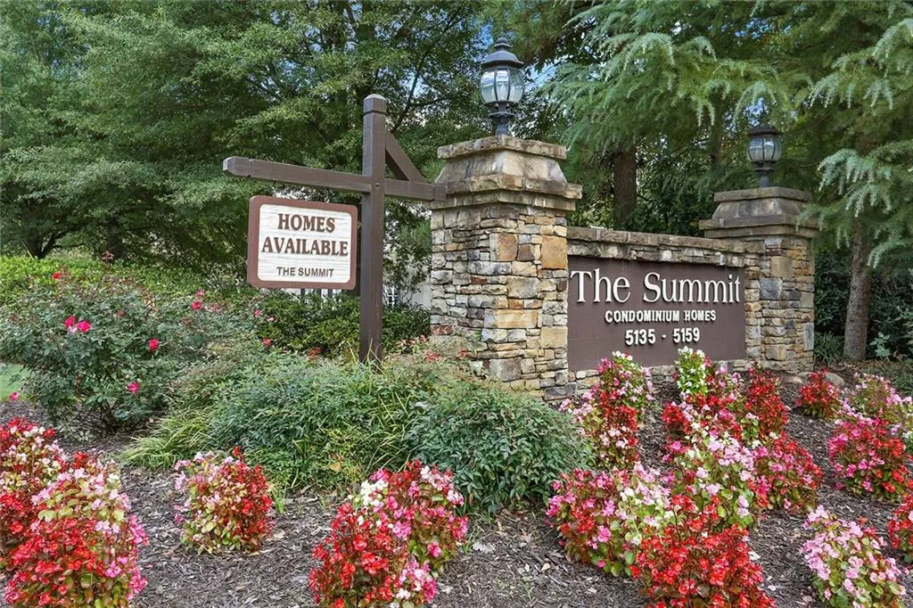 5141 Roswell Road Unit 10, Atlanta, Georgia 30342, 2 Bedrooms Bedrooms, ,1 BathroomBathrooms,Residential,Sold,5141 Roswell Road Unit 10,5586690